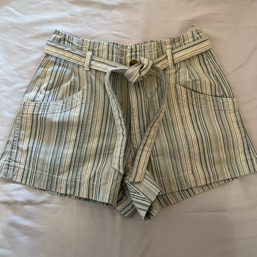 NWOT American Eagle Paperbag Denim Mom Short
